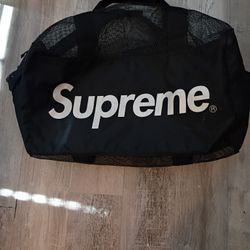 Supreme. Duffle Bag 