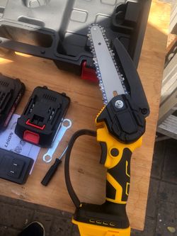 BATTERY CHAINSAW  NEW ASKING 20 DLS FIRM CASH