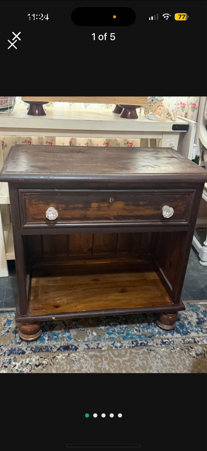 End table / Nightstand
