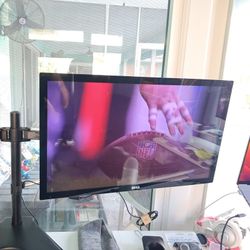 2x Dell Monitors With Dual Stand
