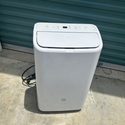 Portable AC unit for one room 8500 BTU no attachments but can find universal ones