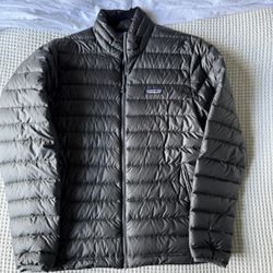 Patagonia Men’s Puffer Jacket Size Medium