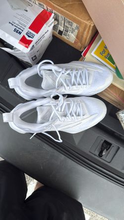 Men’s Basketball Shoe Size 9