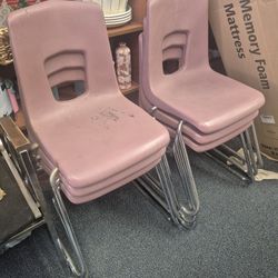 6 Stackable Chairs 