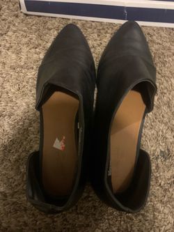 Universal thread black pointed -toe flats size 11 W