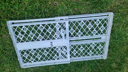 Plastic Folding Pet Gate with Paw Print Design
