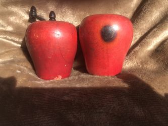 Vintage Salt n Pepper Apple 🍎 Shakers