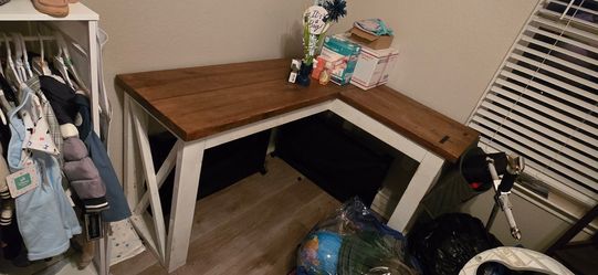 Free desk