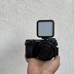 Sony a6400 mirrorless camera with 16-50 lens