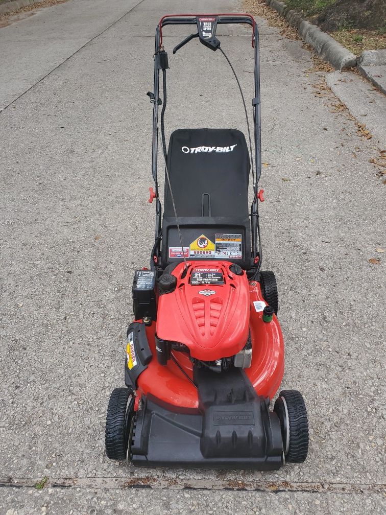 Self Propelled Key Start Lawn Mower LBSN Troy Bilt 21" cut