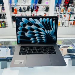 MacBook Pro 15-inch 2018 16Ram 1TB i7