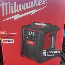Milwaukee M18 Lithium-Ion Cordless Jobsite Radio/Charger