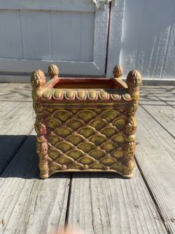Gold ceramic planter
