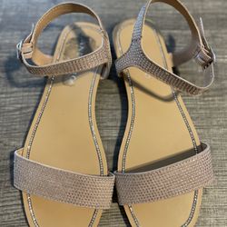 Women’s 5.5 Sandals (by Ambiano)