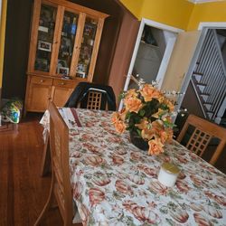 Dinning Room Table And Chess 
