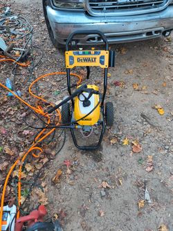 DeWalt Electric 13 Amp Pressure Washer Brand New 2400 Max Psi Brand New 600 Bucks