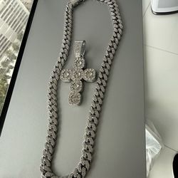 Diamond chain and pendent set