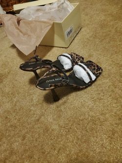 NEW Never Worn Women's Size 6 Heels