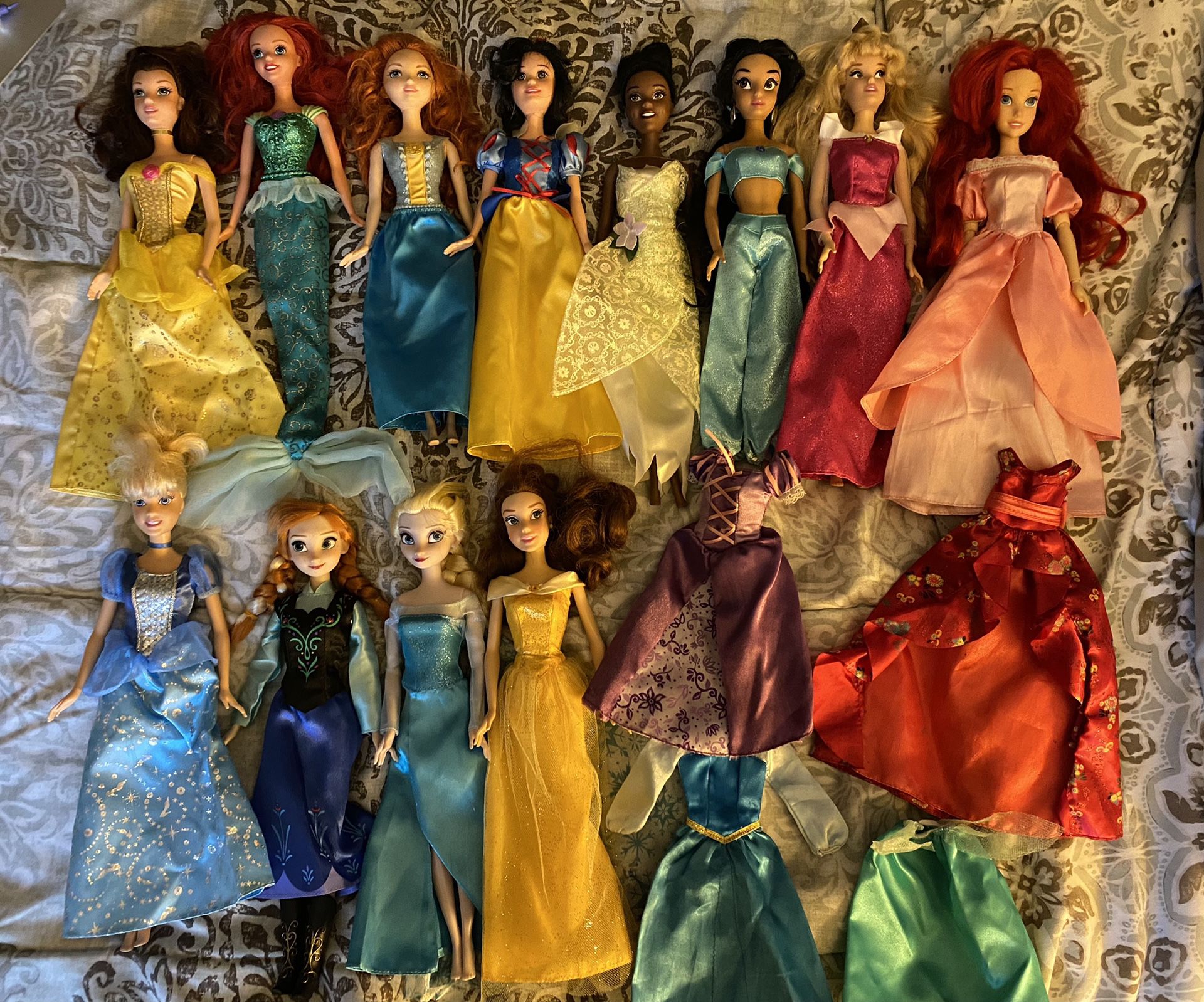 Huge Disney Princess doll lot of 12