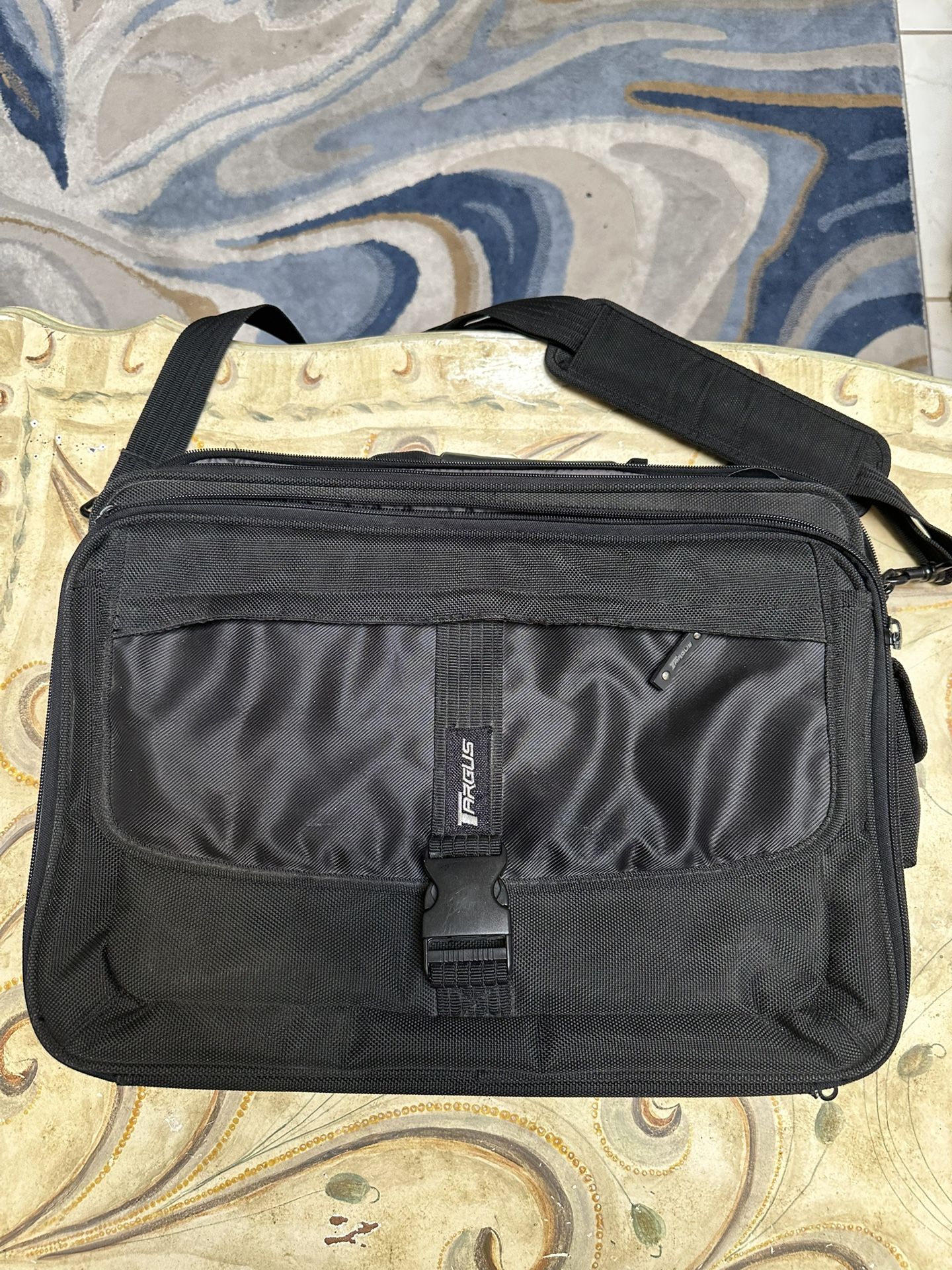 Targus Laptop Bag with Hard Bottom Compartment