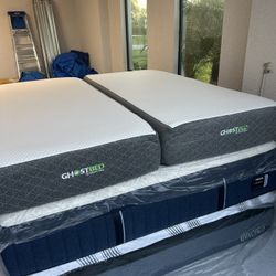 plit King by ghostbed in excellent condition save 70% off Retail I can deliver or come see first   Retail $2,289 Your Price $375 