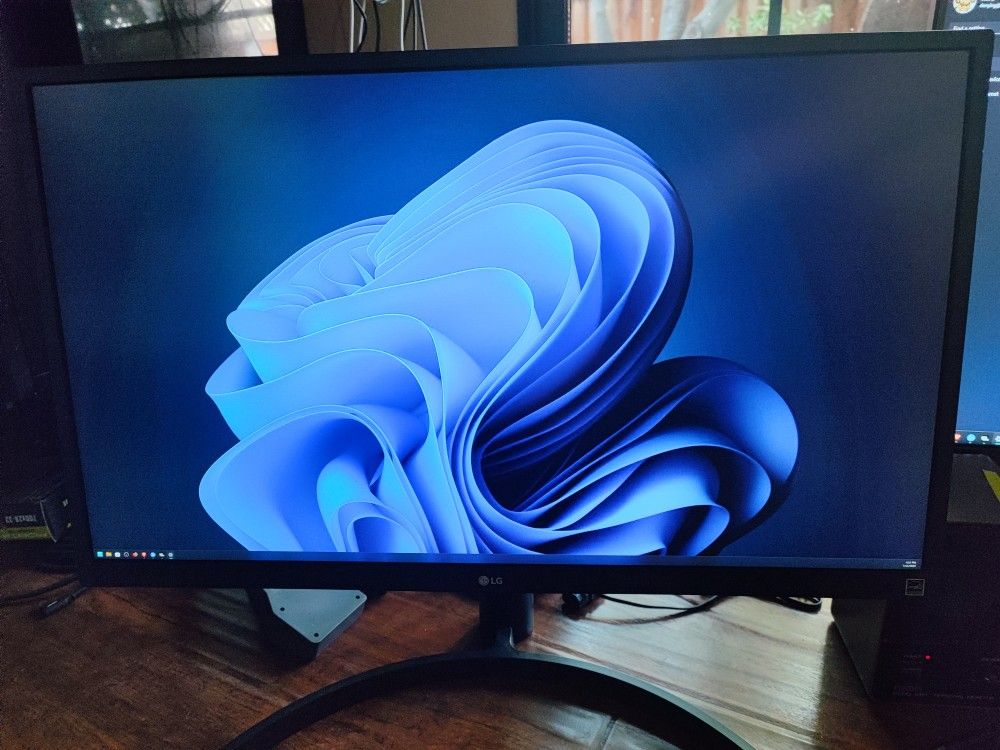 27" LG 27BL55-B 4k Monitor