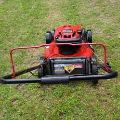 Lawn Mower 675 Self Propelled Working