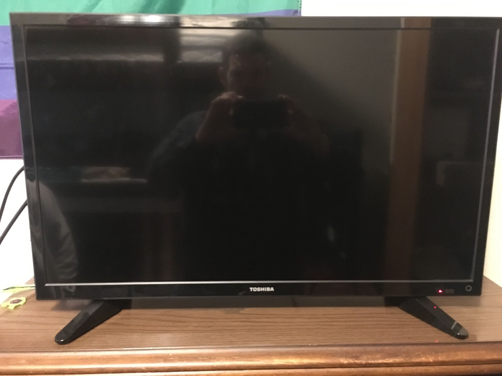 Toshiba 28 inch LCD HD TV