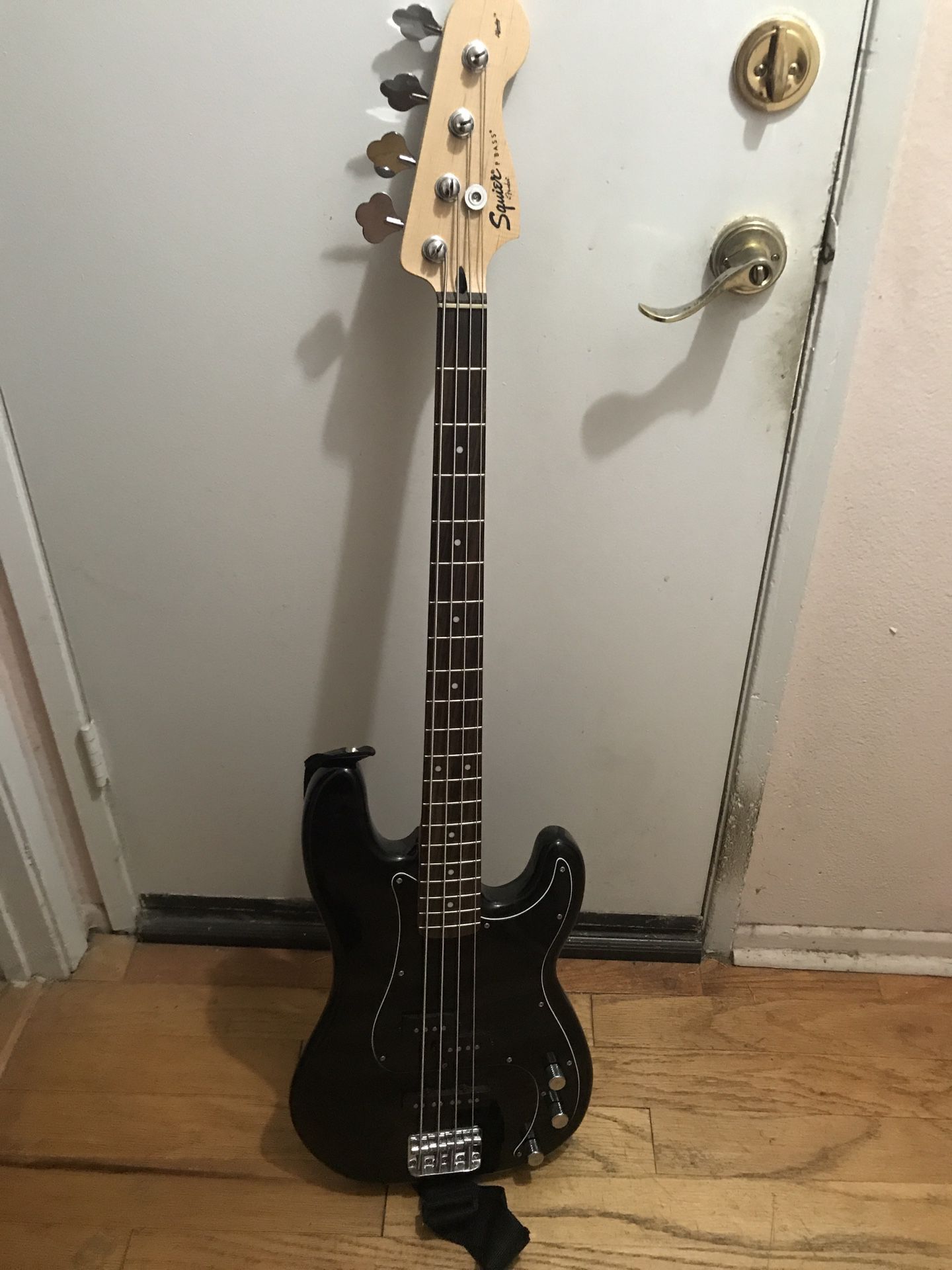 Squire P-Bass practically new