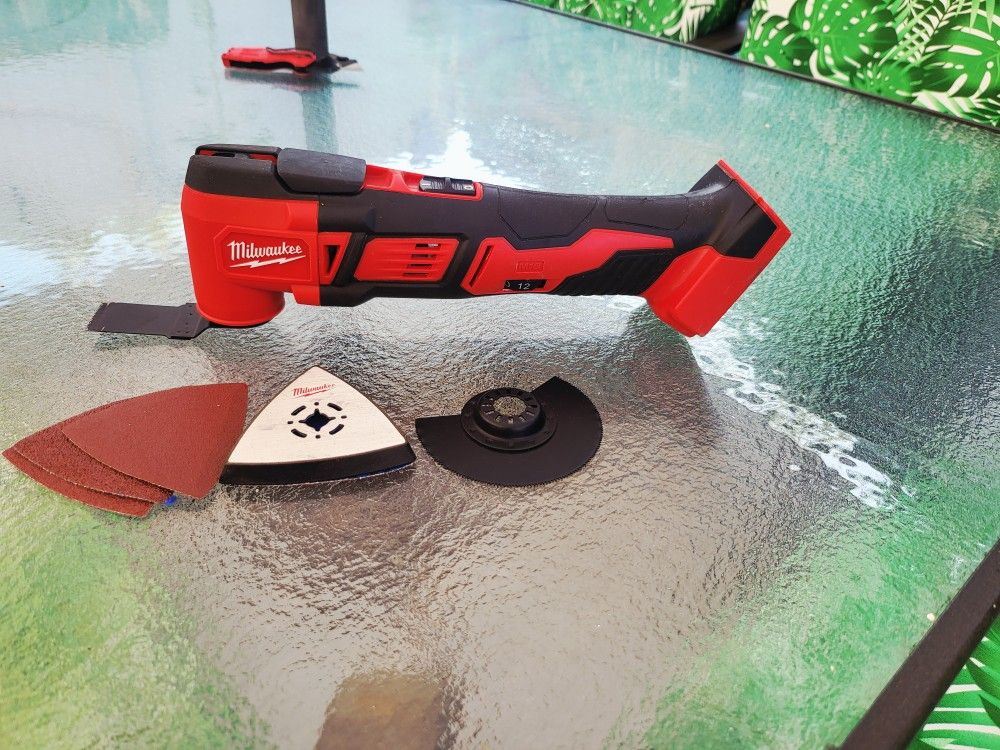 Milwaukee M18 18V Lithium-Ion Cordless Oscillating Multi-Tool (Tool-Only