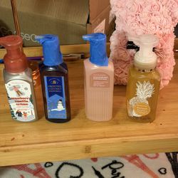 BATH AND BODY WORKS FOAM SOAP. LAST 4