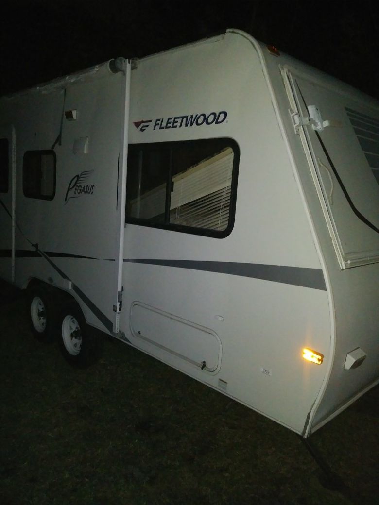 NICE 2006 Fleetwood Pegasus RV TRAILER