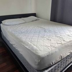 Queen bed Mattress and Boxspring