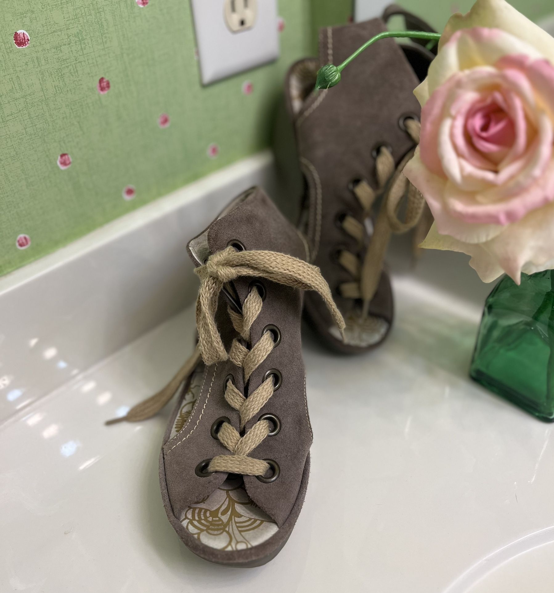 FLY LONDON SANDALS SIZE 38