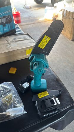 SEESII M6 Lite cordless pruning saw.