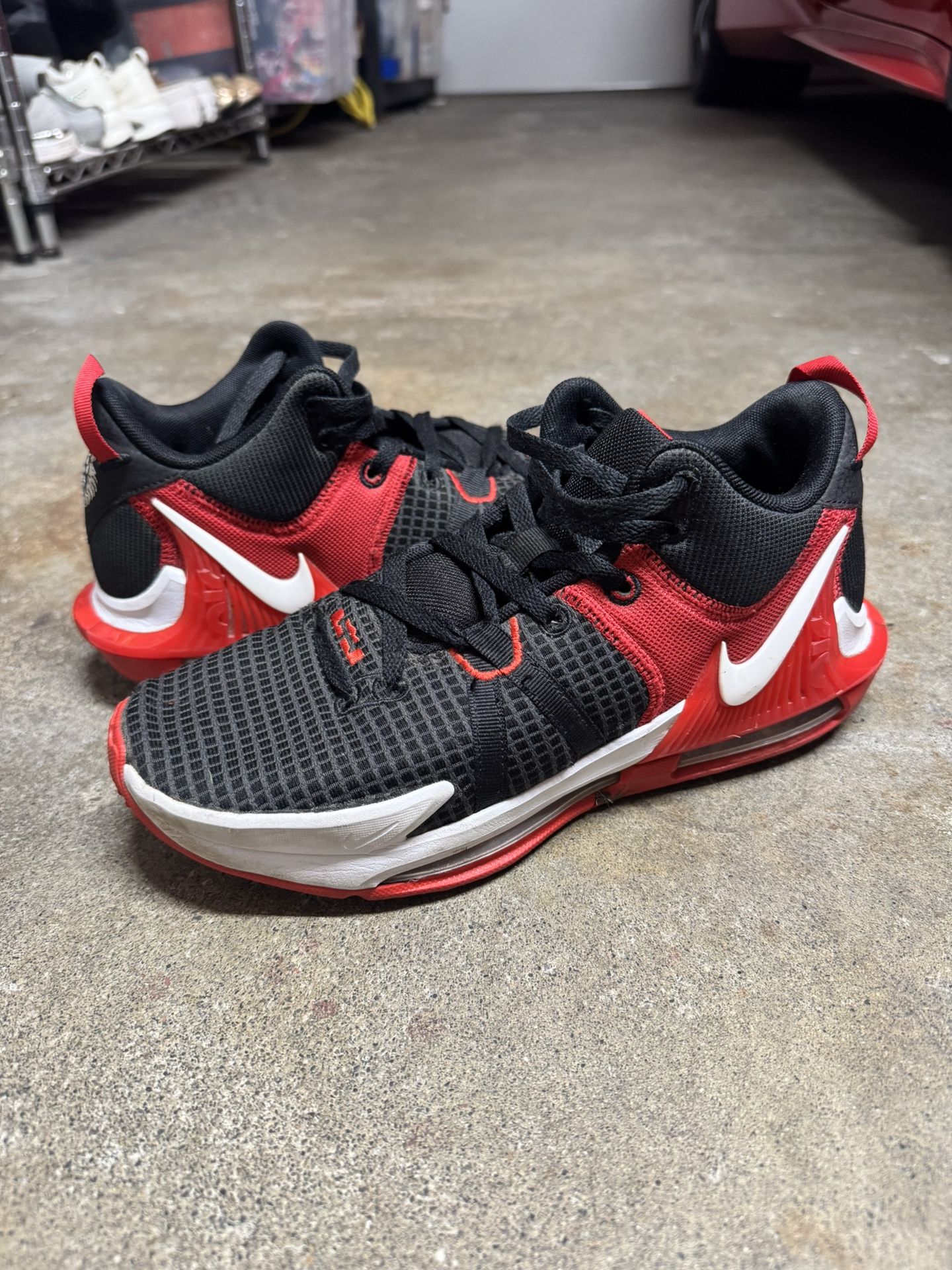 Lebron Witness 7 Men's Size 8