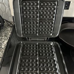 DASH No-Drip Waffle Maker - Four Waffle Molds, Nonstick Waffle Iron with Quick Heat-Up 