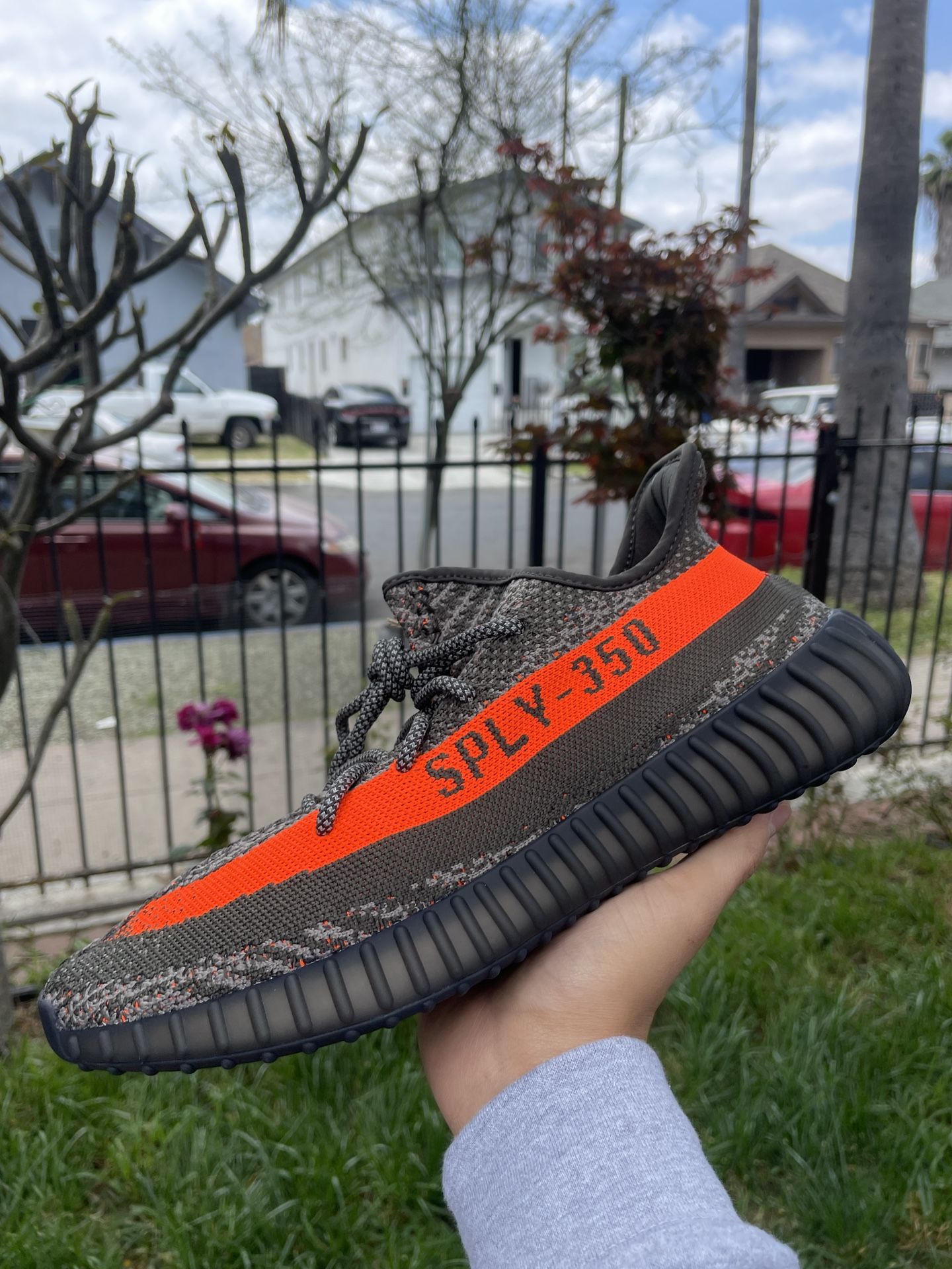 Yeezy 350 v2 ‘Carbon’ size 10.5 Yeezy Adidas Boost 350 V2 Carbon 10.5 (43.5) | Mercari main image 2