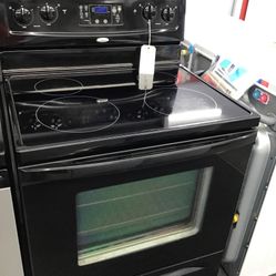 Whirlpool 4 burner Glass Top Range. 1 year Warranty 