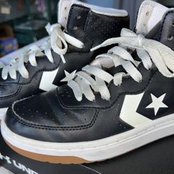 Tried On, Not Used. Men's 4 Converse Mid-