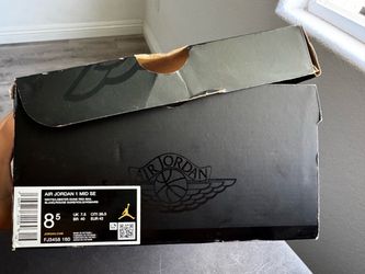 Air Jordan 1 Mid SE Size 8.5