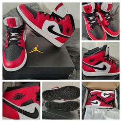 Air Jordan 1 Mid Sneakers