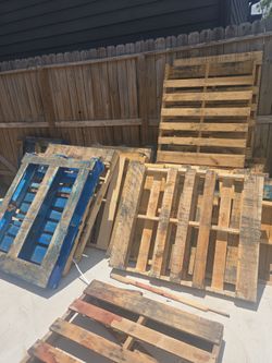Free wooden pallets
