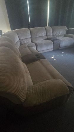 Free - Sectional Sofa with Cup Holders