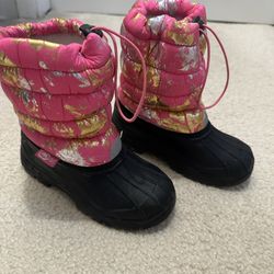 Girls snow boots, size 13