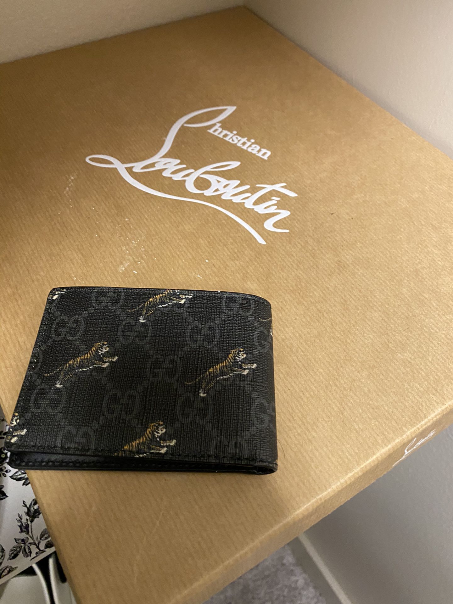Gucci tiger wallet
