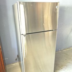 GE Fridge For Sale