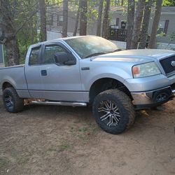 2005 Ford F150.  Runs..And Drives.  Needs Tune Up 
