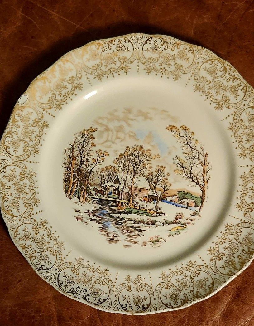 VINTAGE CURRIER & IVES 22K VINTAGE 22k GOLD TRIMMED.  MONARCH DINNER PLATE