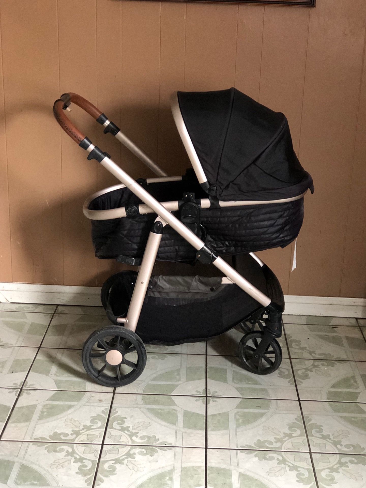 MOMBEBE STROLLER AND BASSINET!!!!